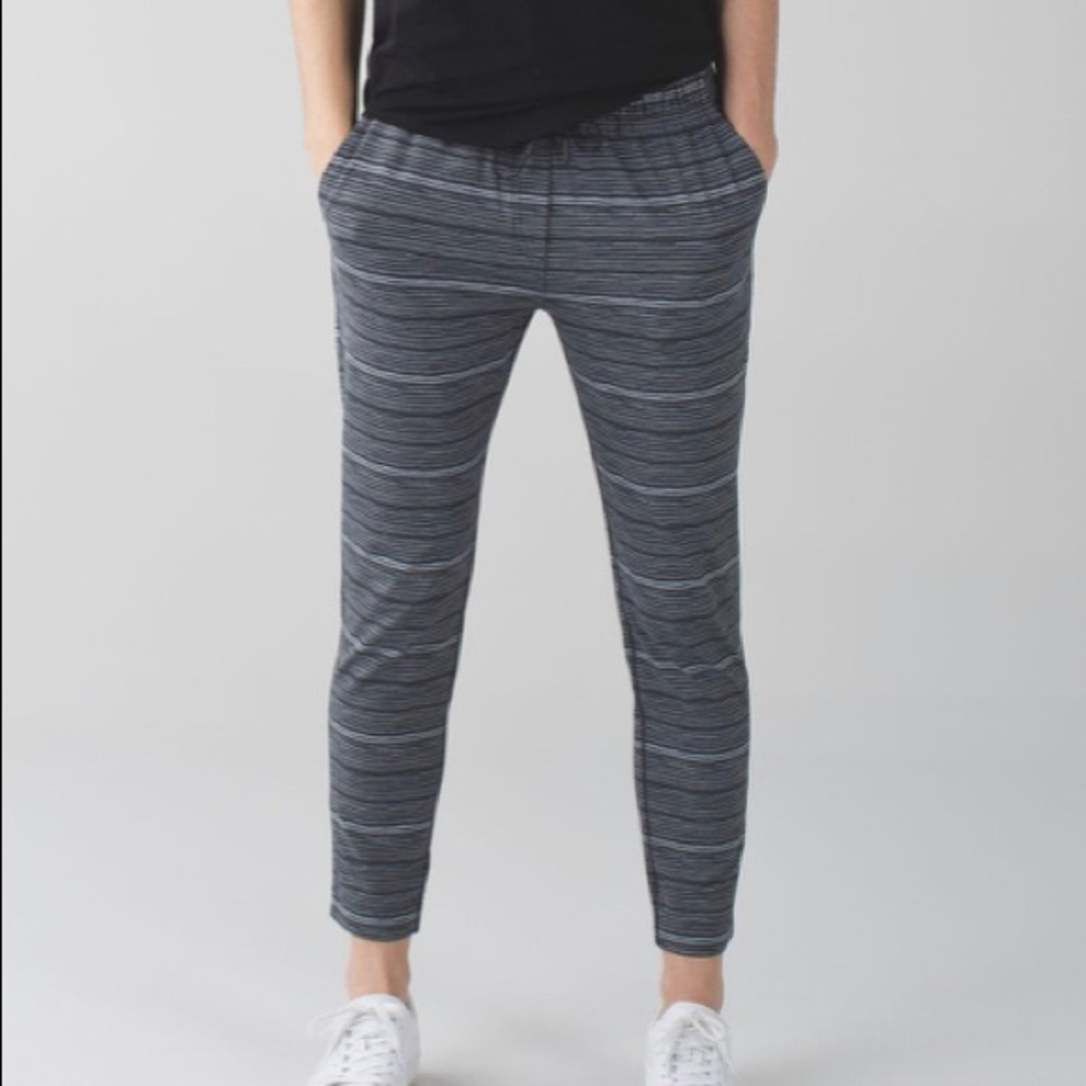 Lululemon Joggers - Jet Crop (Slim) (Luxtreme)